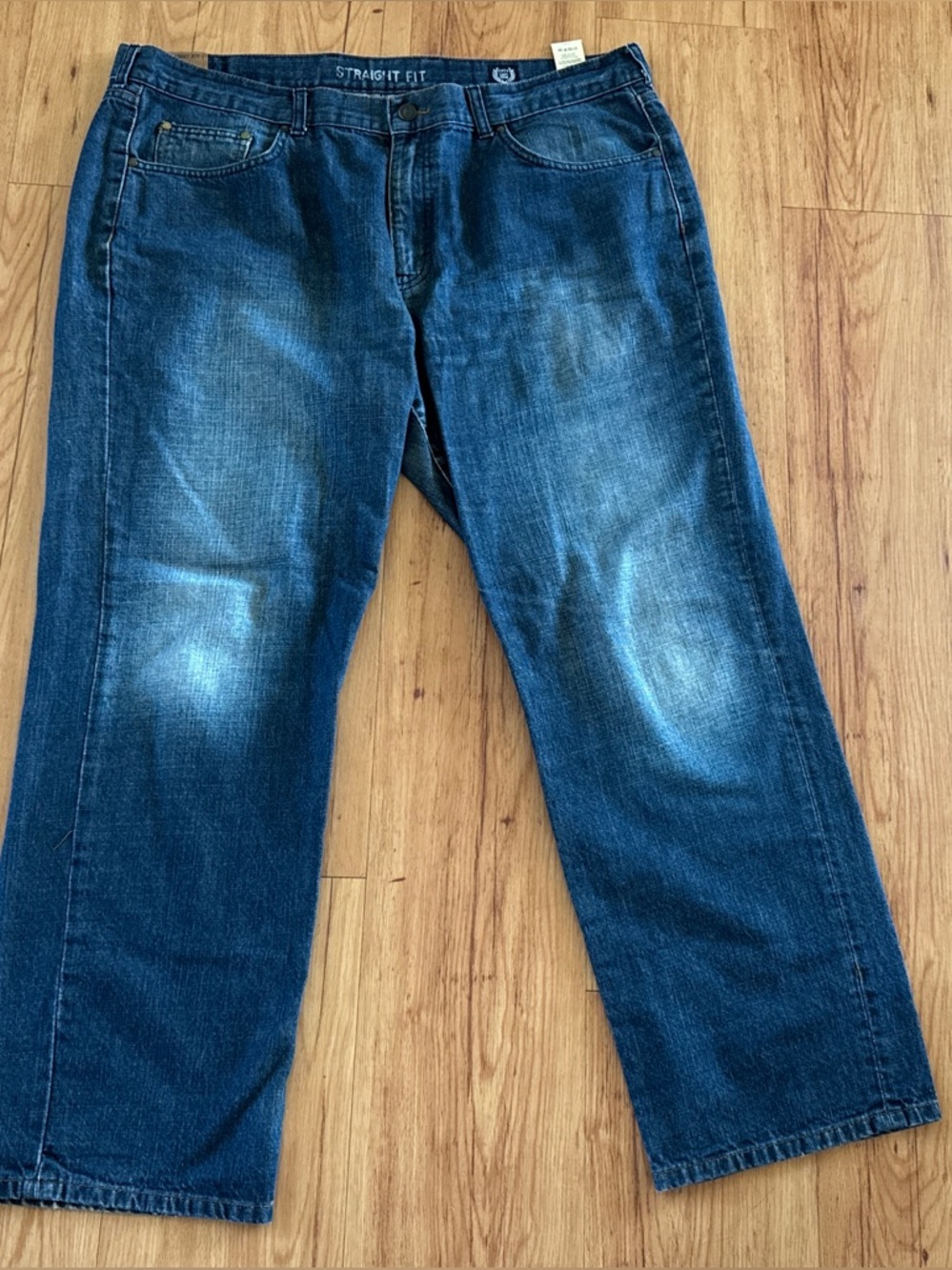CHAPS  Denim jeans mens straight Fit  jeans  size 40x30 Mid wash blue color